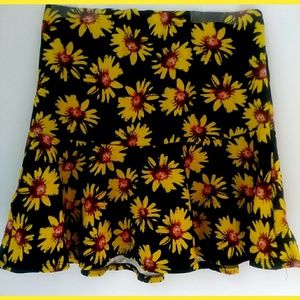 🍁 90's daisy fit and flare mini skirt